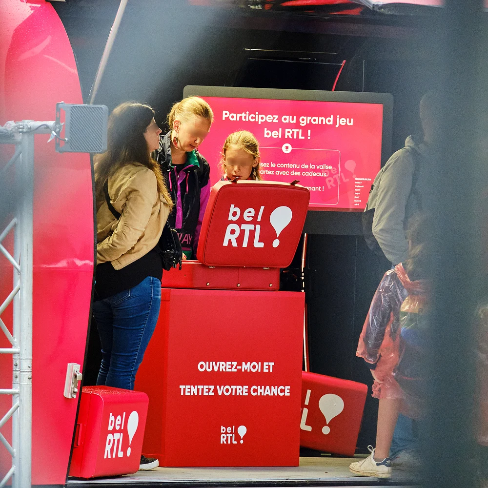 bel RTL — A touchscreen suitcase game for a branded airstream activation